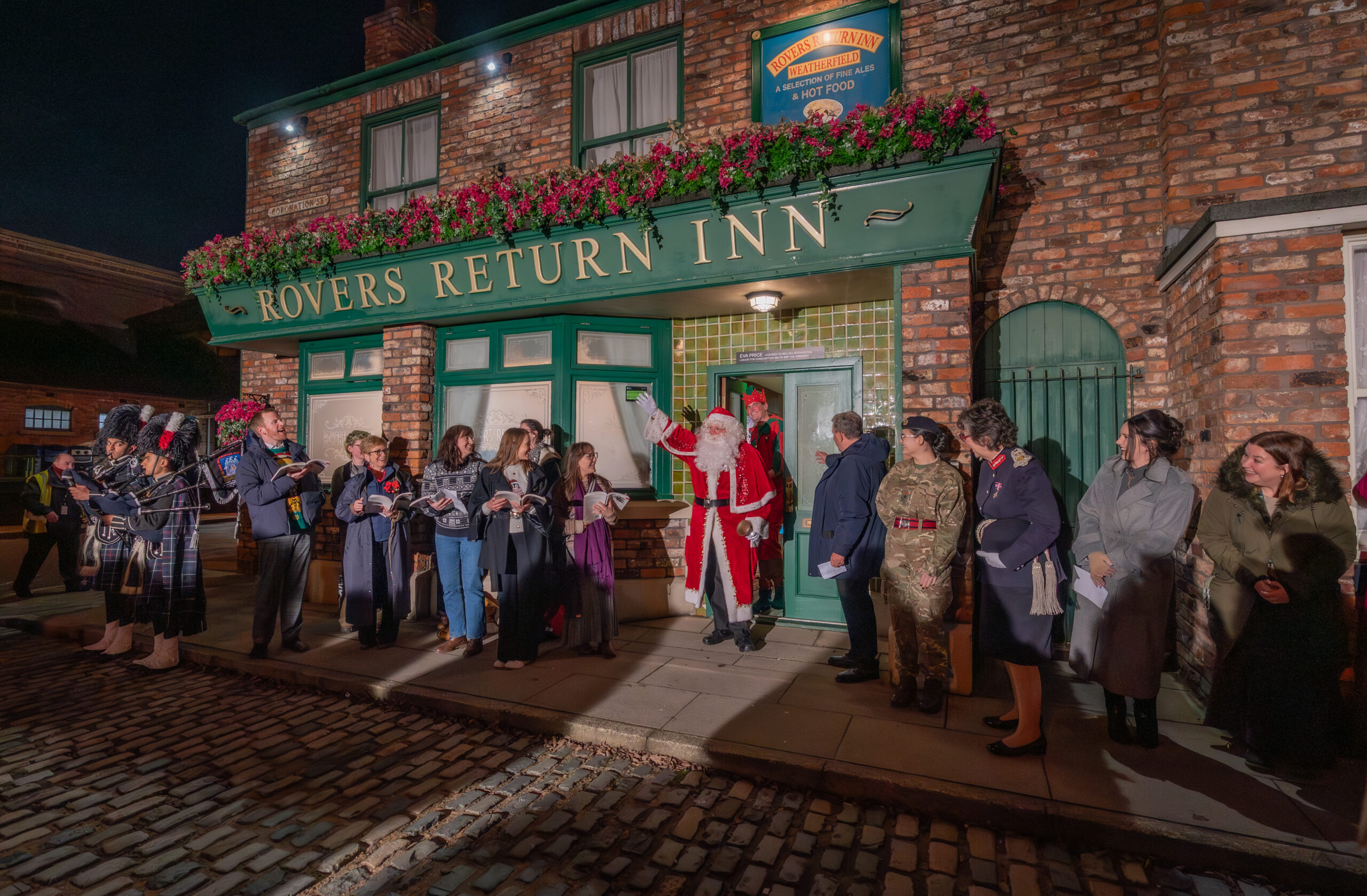 CORONATION STREET PLAYS HOST TO 'TOGETHER AT CHRISTMAS' CAROL SERVICE -  Royal Foundation